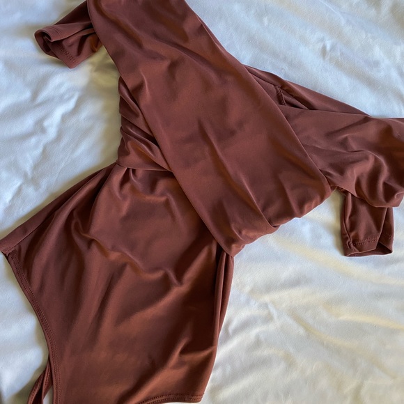 Off shoulder Bodysuit 💗 - Picture 1 of 1